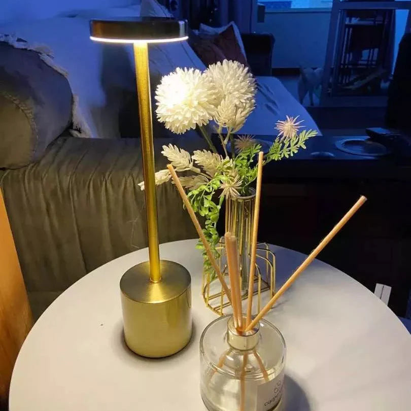 Luminária de Mesa LuxLight™ – Últimas Unidades